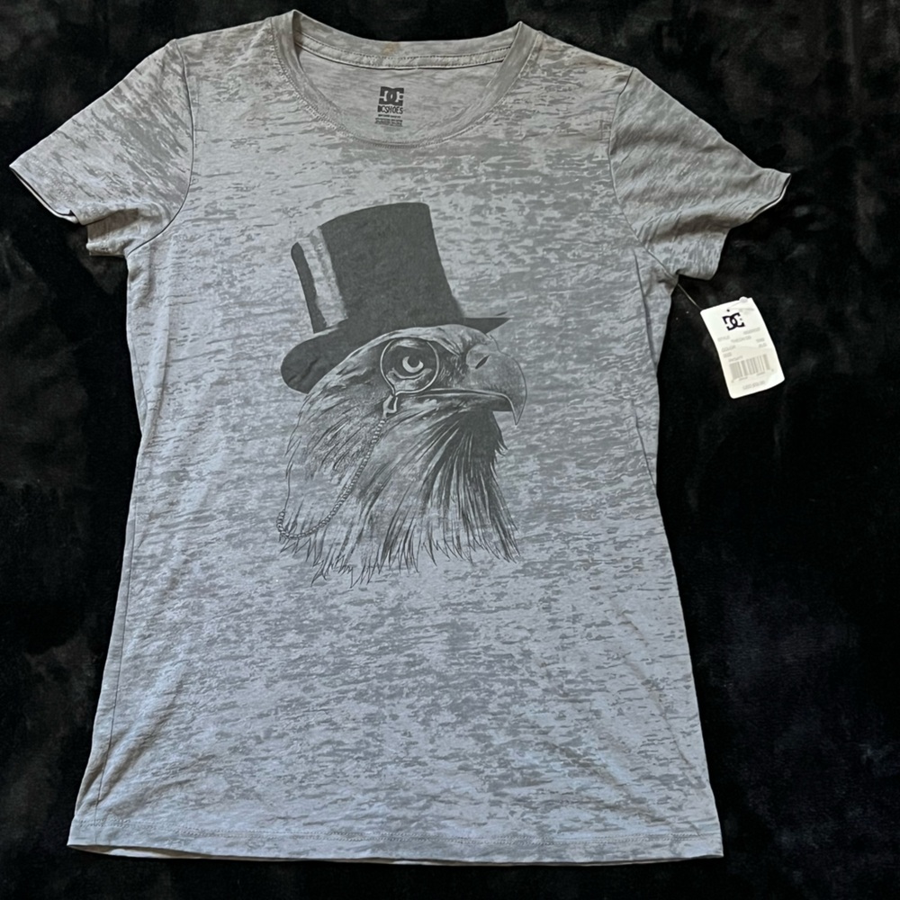 DC Shoes grey eagle shirt with a touch of whimsy YXL (youth) or about a small